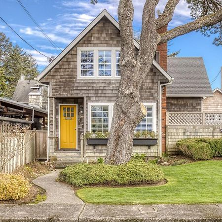 Seaside Classic Cottage Exterior photo