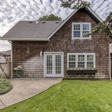 Seaside Classic Cottage Exterior photo