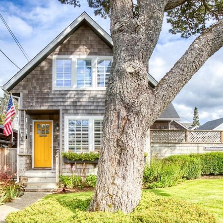 Seaside Classic Cottage Exterior photo