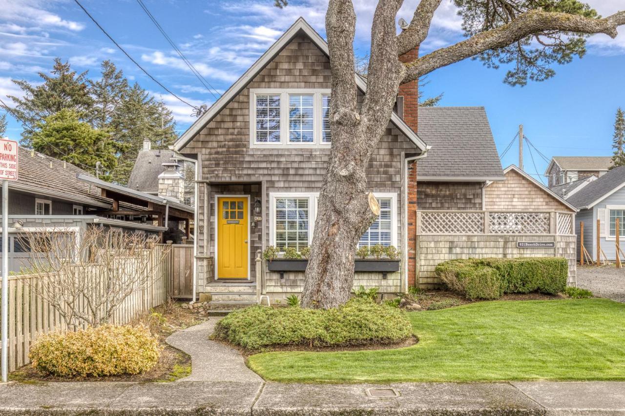 Seaside Classic Cottage Exterior photo