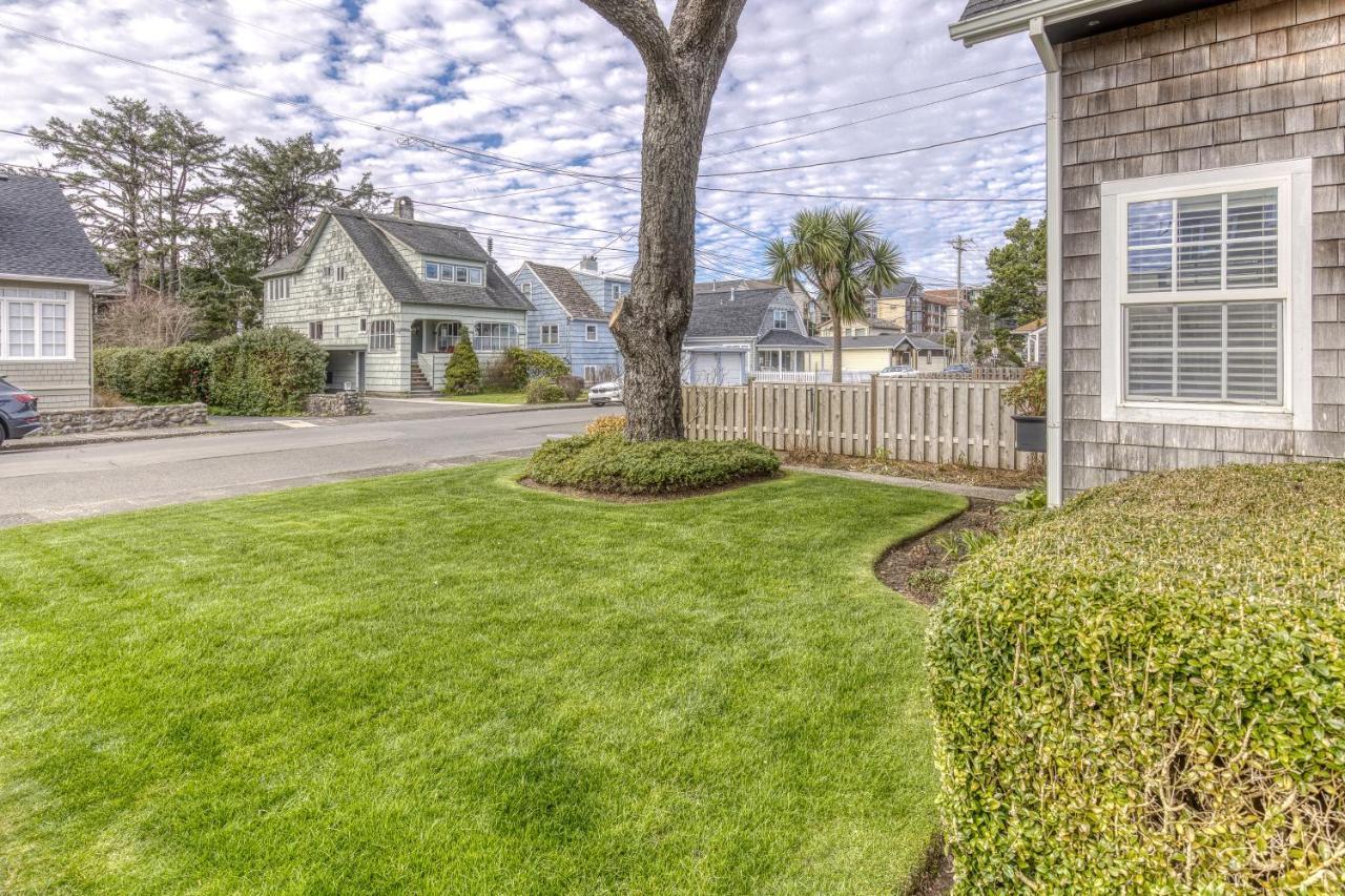 Seaside Classic Cottage Exterior photo