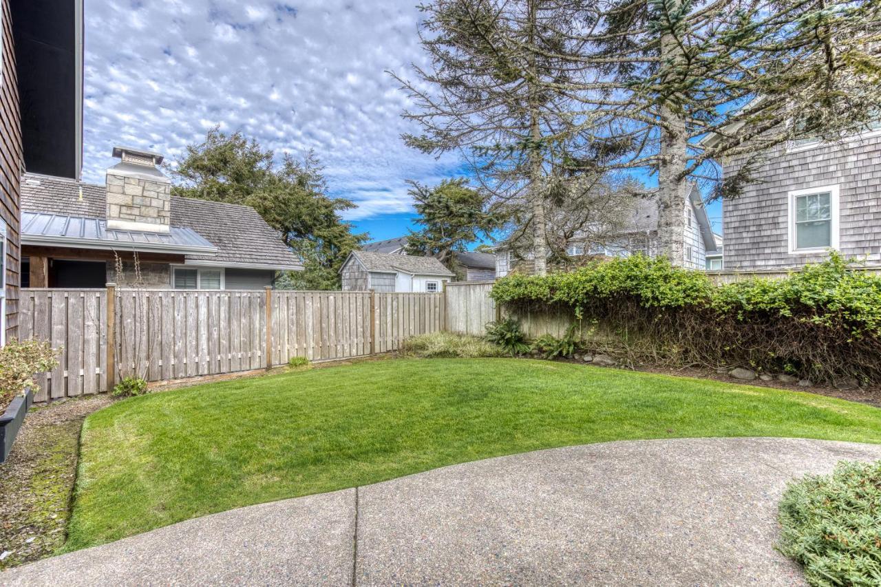 Seaside Classic Cottage Exterior photo
