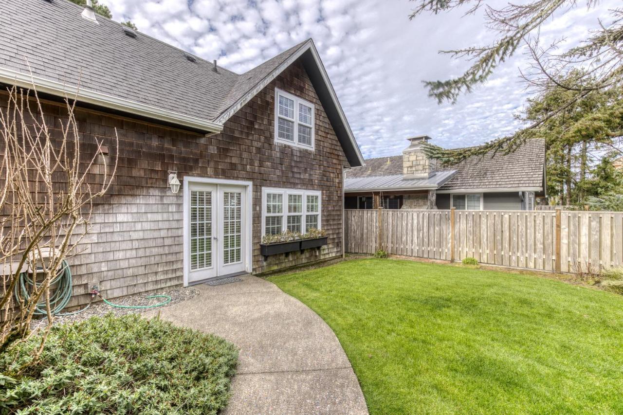 Seaside Classic Cottage Exterior photo