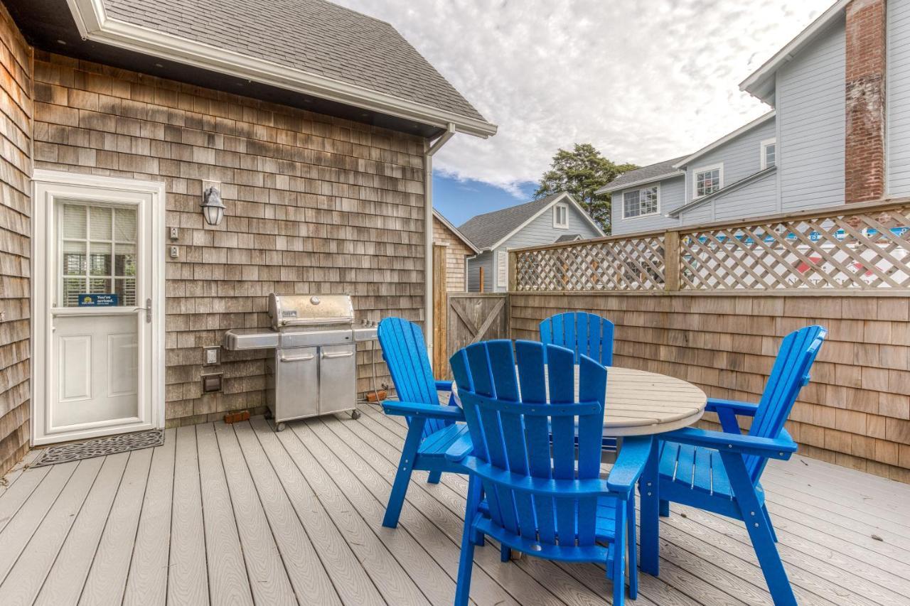 Seaside Classic Cottage Exterior photo