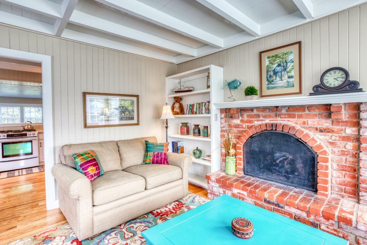 Seaside Classic Cottage Exterior photo