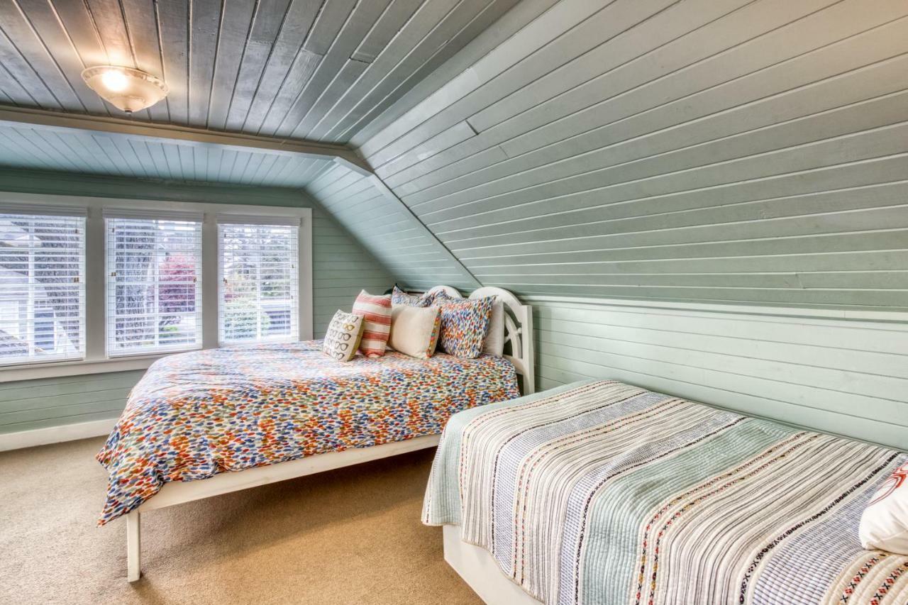 Seaside Classic Cottage Exterior photo