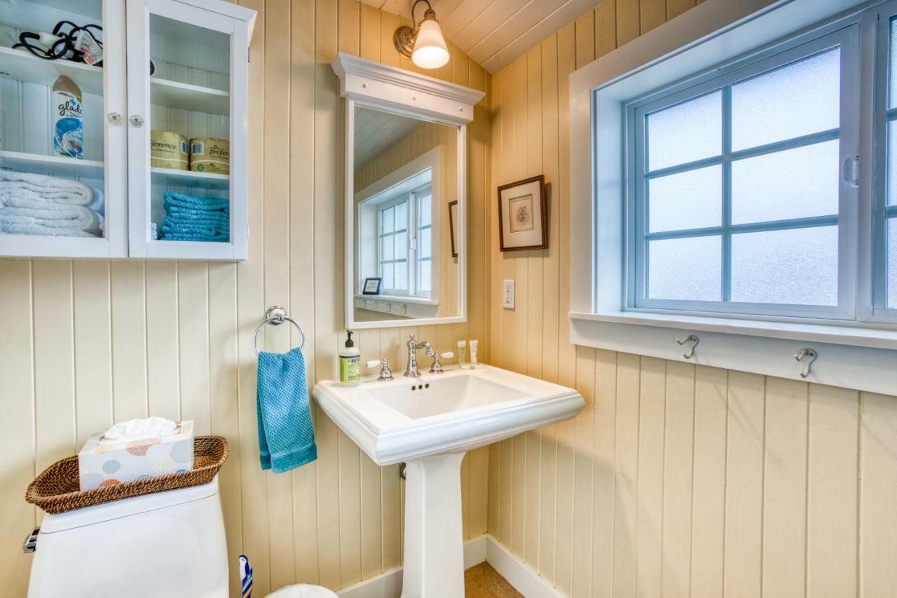 Seaside Classic Cottage Exterior photo