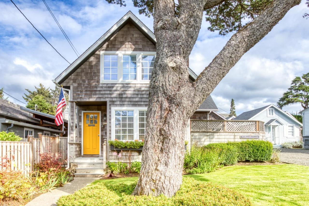 Seaside Classic Cottage Exterior photo